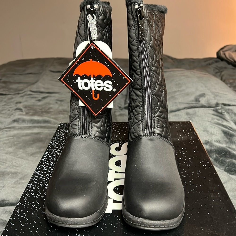Women’s boots NWT waterproof by Totes size 8 W